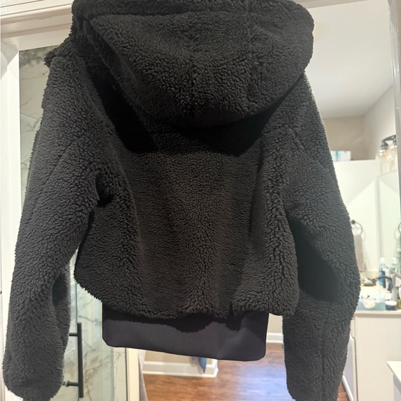 ALO Yoga Black Sherpa Jacket - Picture 2 of 3